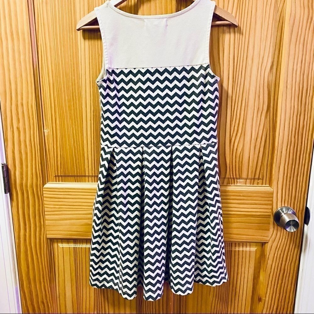 Altar'd State grey white chevron sleeveless dress - Picture 2 of 8
